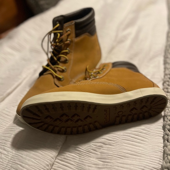Womens timberlands - Picture 2 of 2
